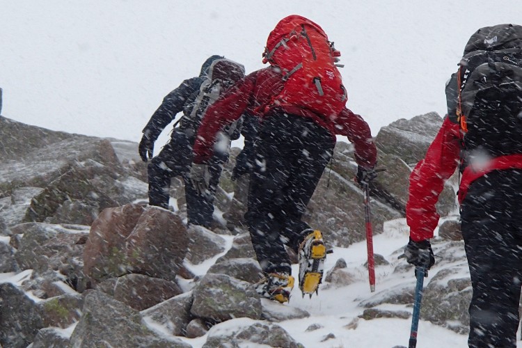 Winter scrambling ropework